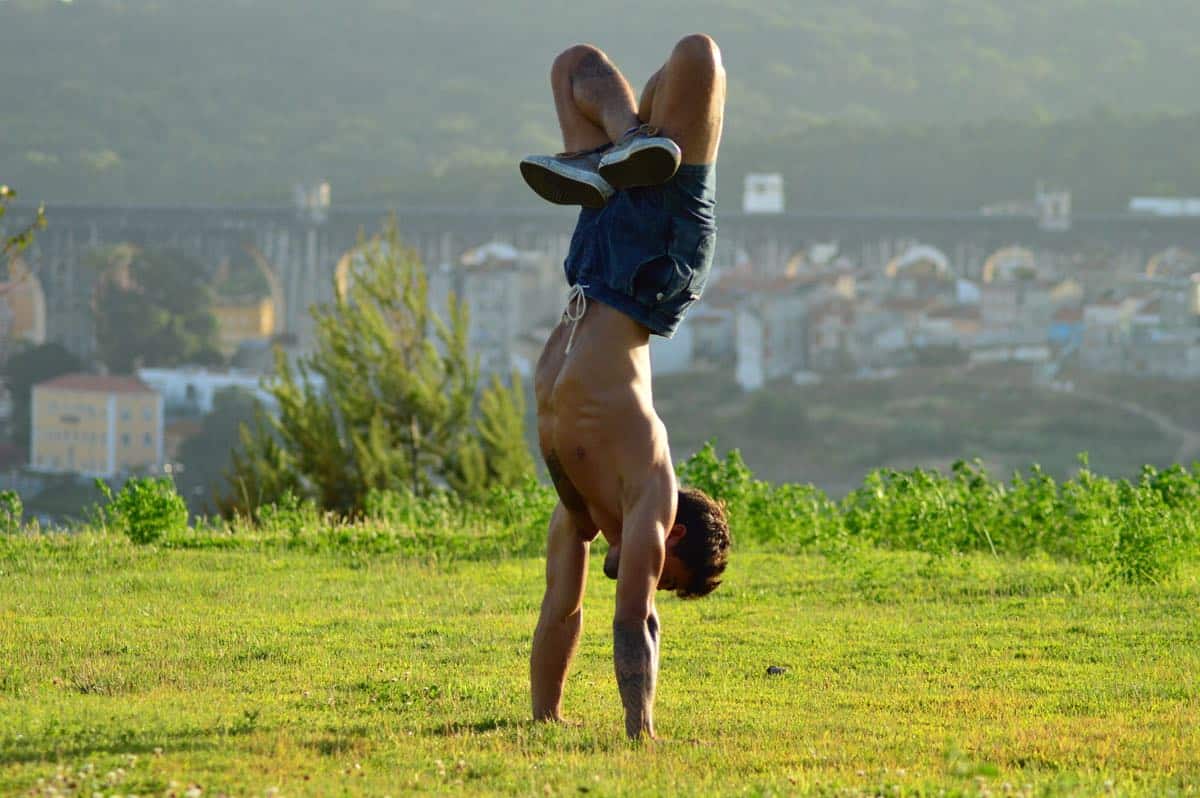YOGA: A UNIÃO COM O DIVINO