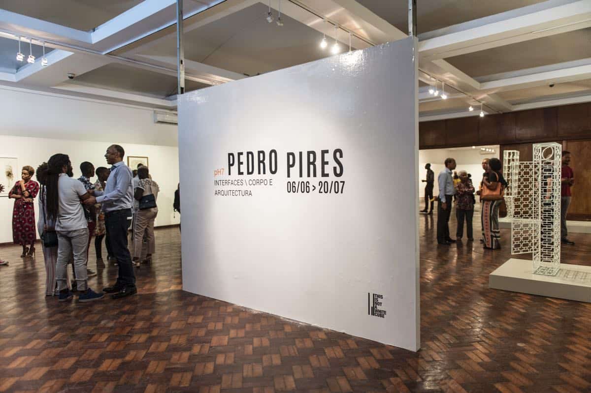 THIS IS NOT A WHITE CUBE | PEDRO PIRES: pH7 – INTERFACES \ CORPO E ARQUITECTURA