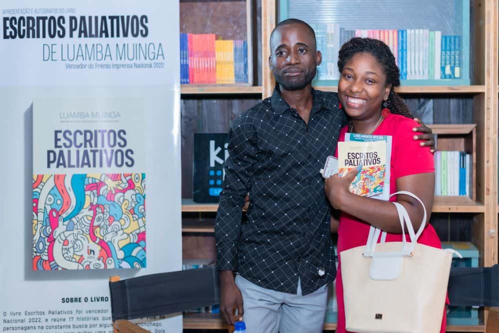 Capa do livro 'Escritos Paliativos' de Luamba Muinga - Literatura angolana