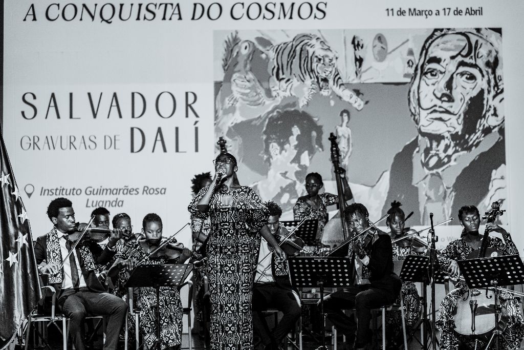 DALI EM LUANDA